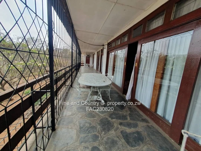 Spacious 5-Bed Burnside Home on 4449m² with Pool & Borehole