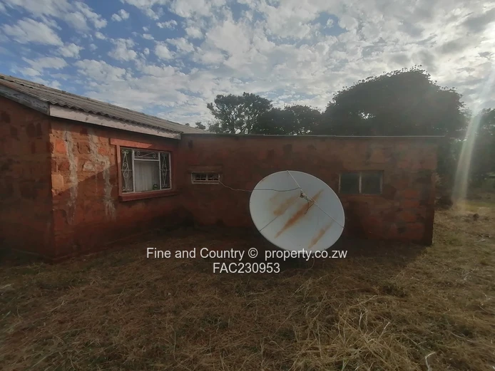 266ha Nyamandlovu Farm - Fully-fenced