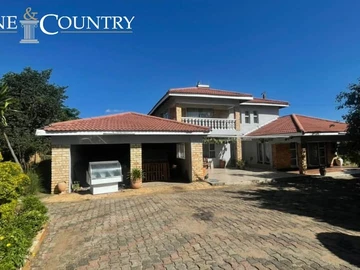 Stunning 7-Bedroom Townhouse Complex with Borehole in Bulawayo East