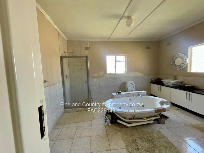 Charming 4BR/4BA Norwood Home with Borehole & Garden