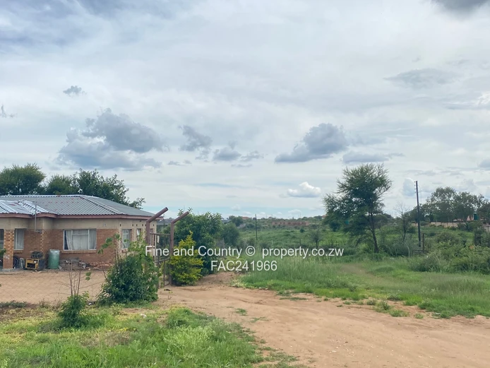 Esigodini/ Umzingwane Stand in Medium Stands-Fernspruit