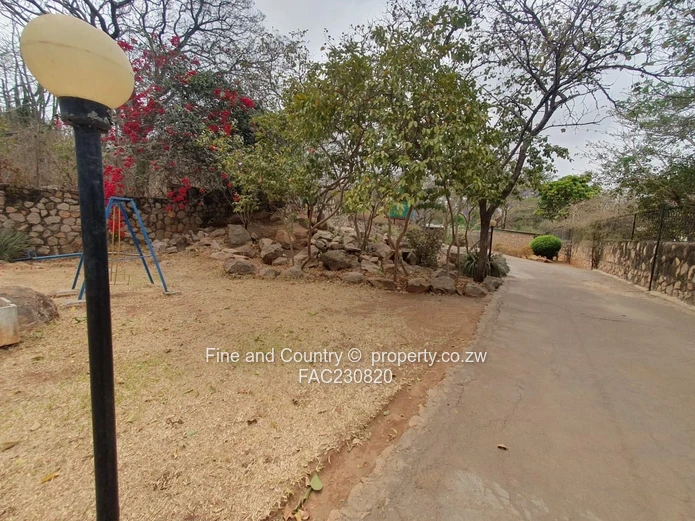 Spacious 5-Bed Burnside Home on 4449m² with Pool & Borehole