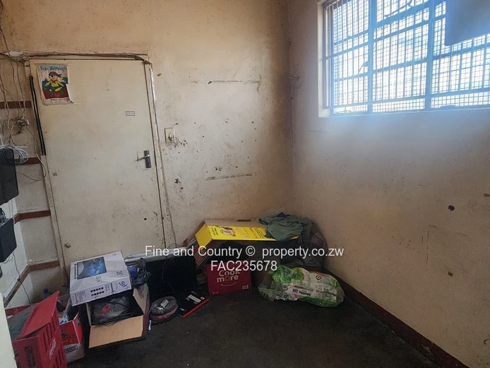 Prime Luveve Main-Road Shop — 264m², Storeroom & WC