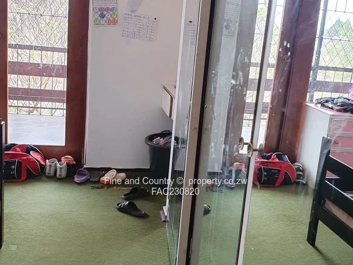 Spacious 5-Bed Burnside Home on 4449m² with Pool & Borehole