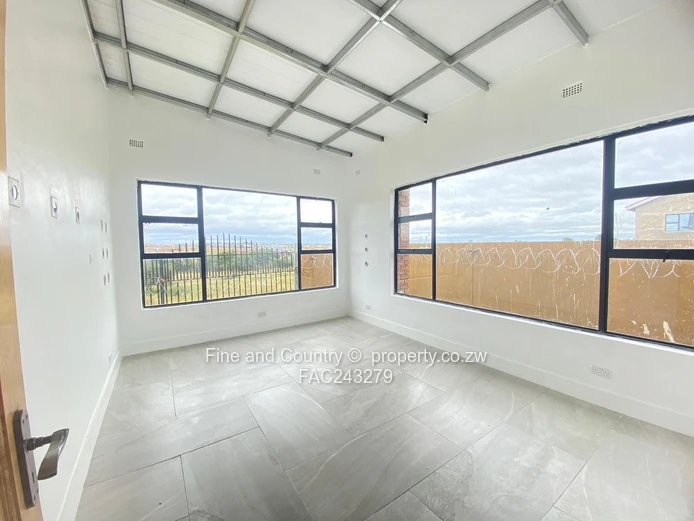 3 Bedroom Modern Home - All En-suite 