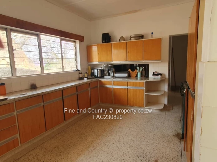 Spacious 5-Bed Burnside Home on 4449m² with Pool & Borehole