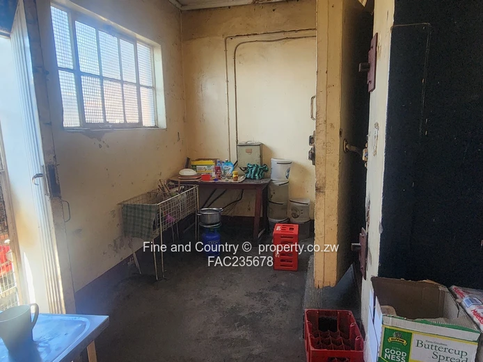 Prime Luveve Main-Road Shop — 264m², Storeroom & WC