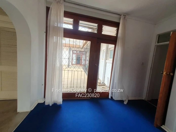 Spacious 5-Bed Burnside Home on 4449m² with Pool & Borehole