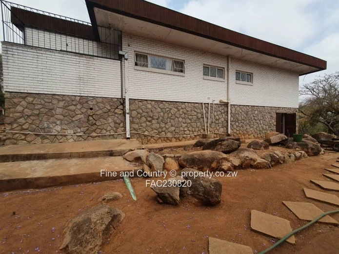 Spacious 5-Bed Burnside Home on 4449m² with Pool & Borehole