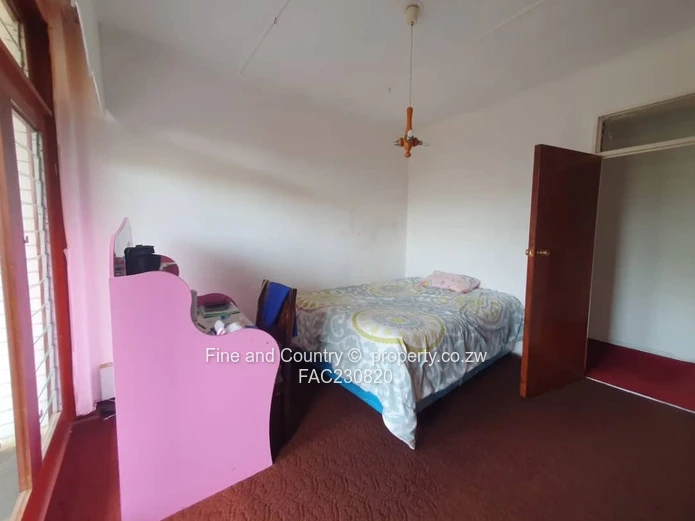 Spacious 5-Bed Burnside Home on 4449m² with Pool & Borehole