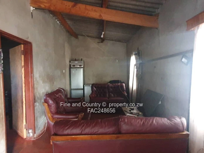 Four bedroom house for sale-Cowdray Park, Bulawayo