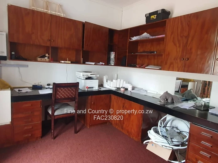 Spacious 5-Bed Burnside Home on 4449m² with Pool & Borehole