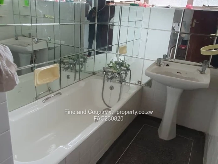 Spacious 5-Bed Burnside Home on 4449m² with Pool & Borehole