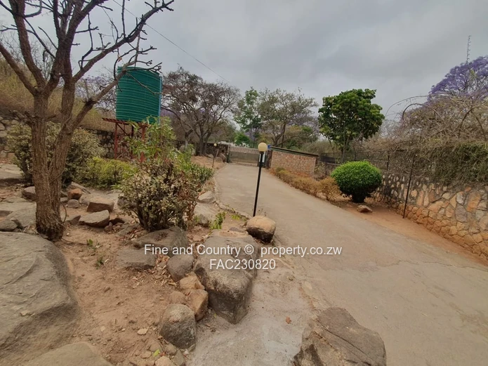 Spacious 5-Bed Burnside Home on 4449m² with Pool & Borehole