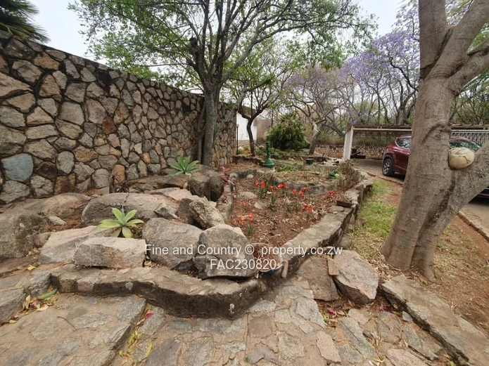 Spacious 5-Bed Burnside Home on 4449m² with Pool & Borehole