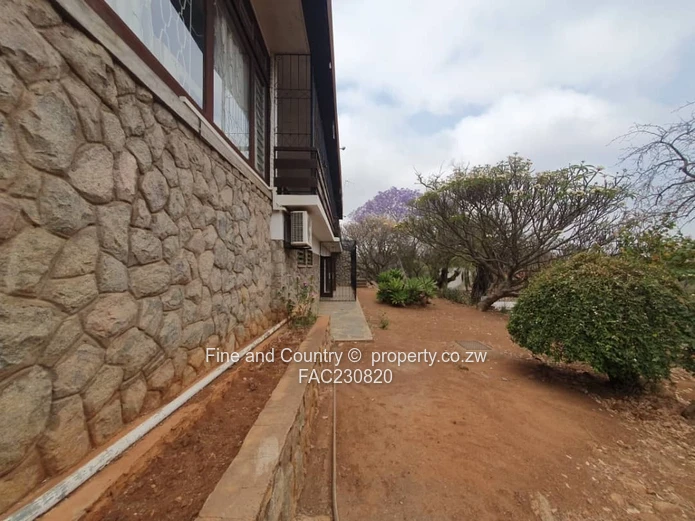 Spacious 5-Bed Burnside Home on 4449m² with Pool & Borehole