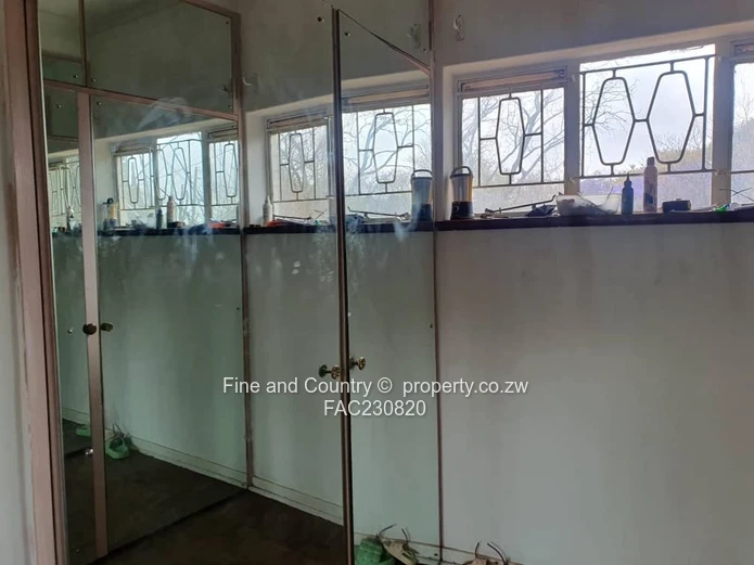 Spacious 5-Bed Burnside Home on 4449m² with Pool & Borehole