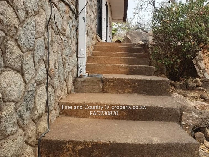 Spacious 5-Bed Burnside Home on 4449m² with Pool & Borehole