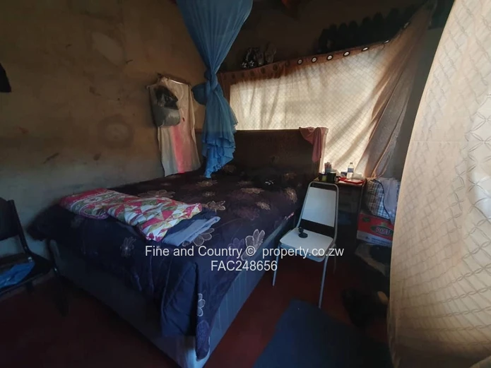 Four bedroom house for sale-Cowdray Park, Bulawayo