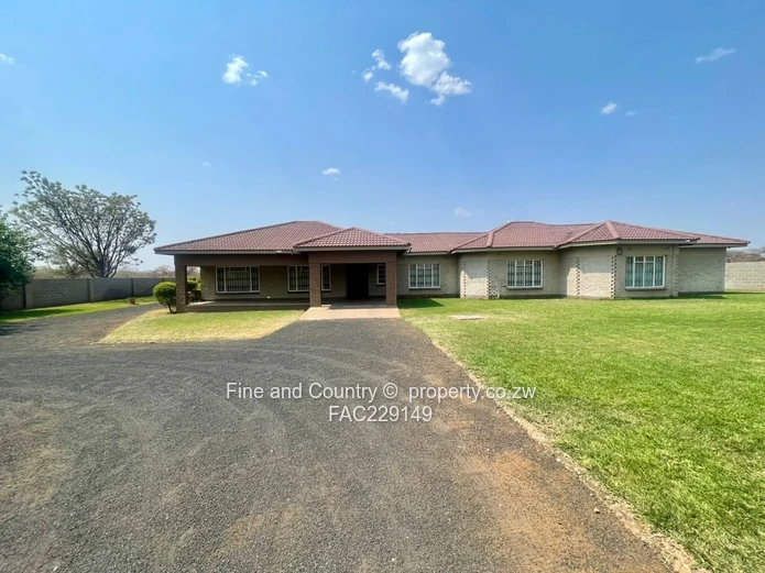 Charming 4BR/4BA Norwood Home with Borehole & Garden