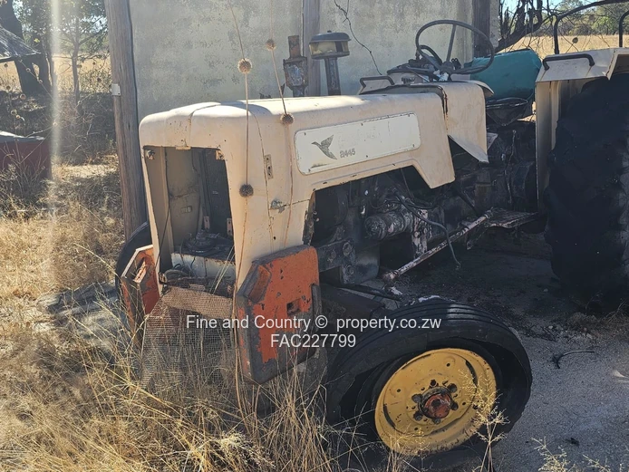 1718ha Plumtree Farm: Dam, Pump, Tractor & Outbuilds