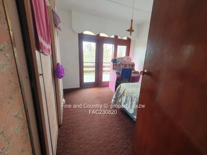 Spacious 5-Bed Burnside Home on 4449m² with Pool & Borehole