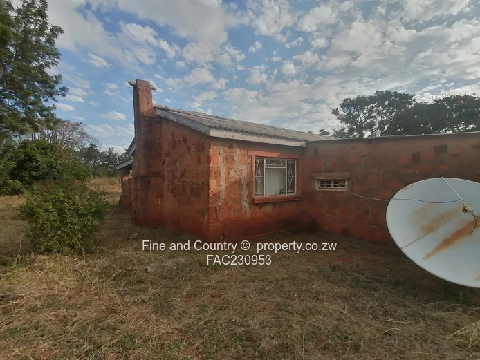 266ha Nyamandlovu Farm - Fully-fenced